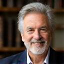 Portrait du Dr. Alistair Dubois, fondateur de Mémoire Cigale